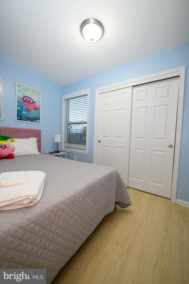 bedroom featuring light wood-style floors and a closet