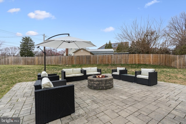 view of patio featuring an outdoor living space with a fire pit and a fenced backyard