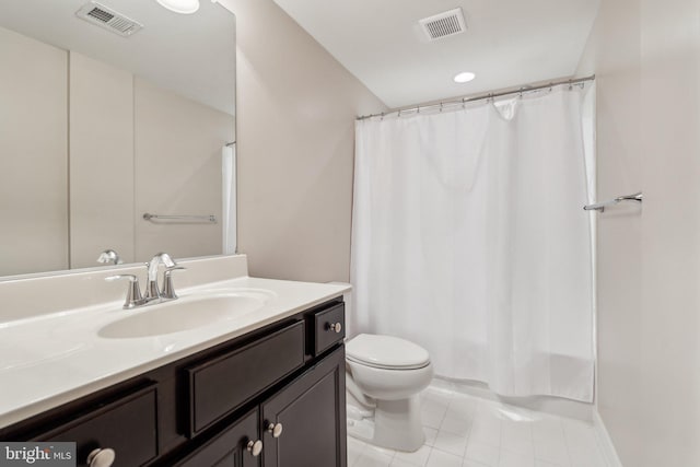 bathroom featuring toilet, a shower with shower curtain, vanity, and visible vents