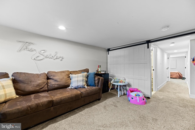 living area with recessed lighting, carpet flooring, and baseboards