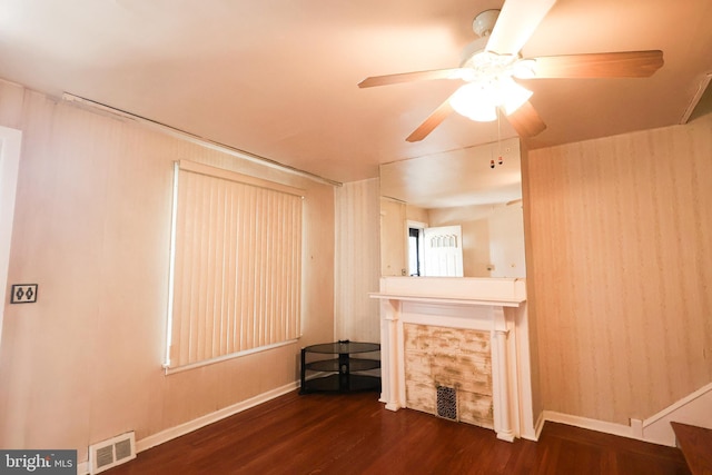 unfurnished living room featuring dark wood-style flooring, visible vents, and ceiling fan