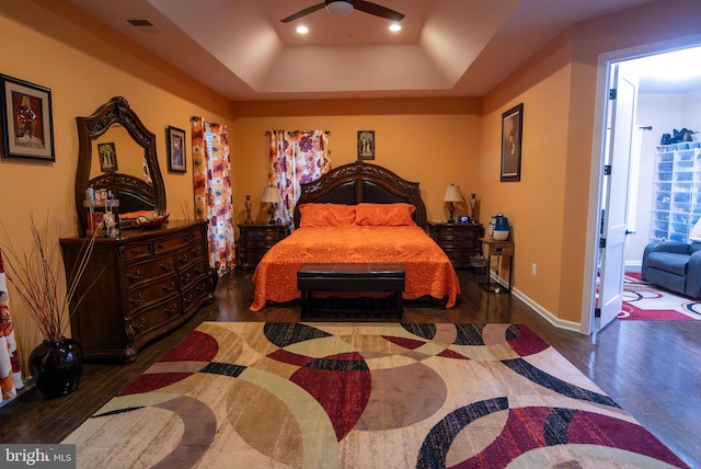 bedroom with baseboards, visible vents, wood finished floors, and recessed lighting