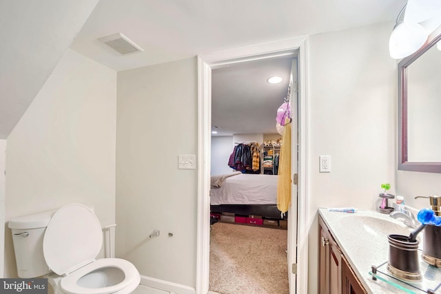 ensuite bathroom featuring visible vents, toilet, connected bathroom, vanity, and baseboards