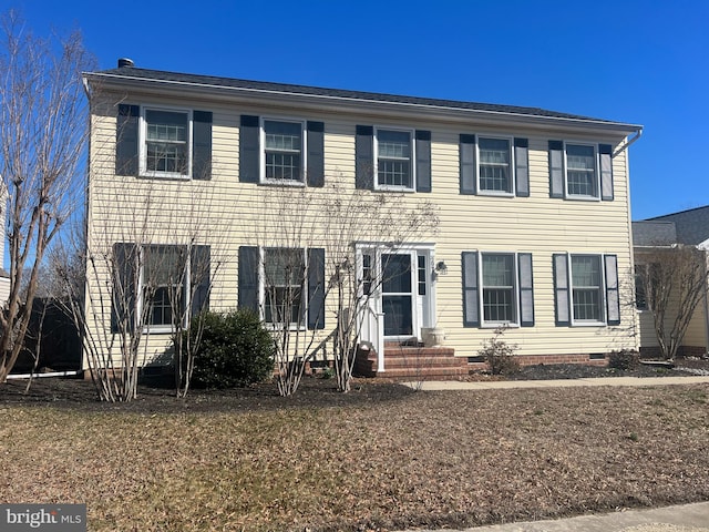 colonial home with crawl space and entry steps