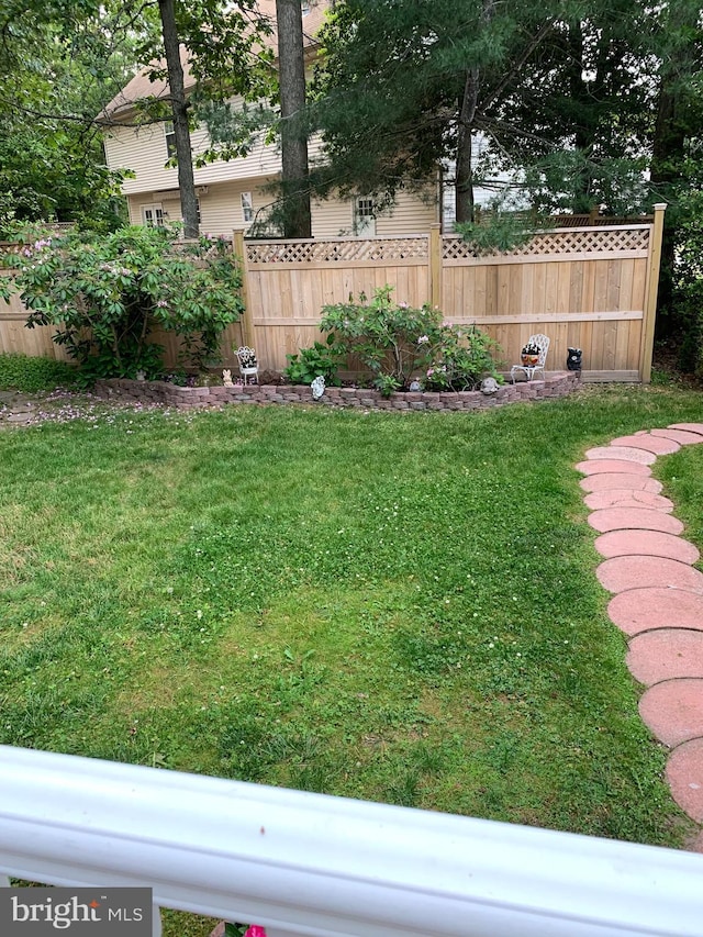 view of yard featuring fence