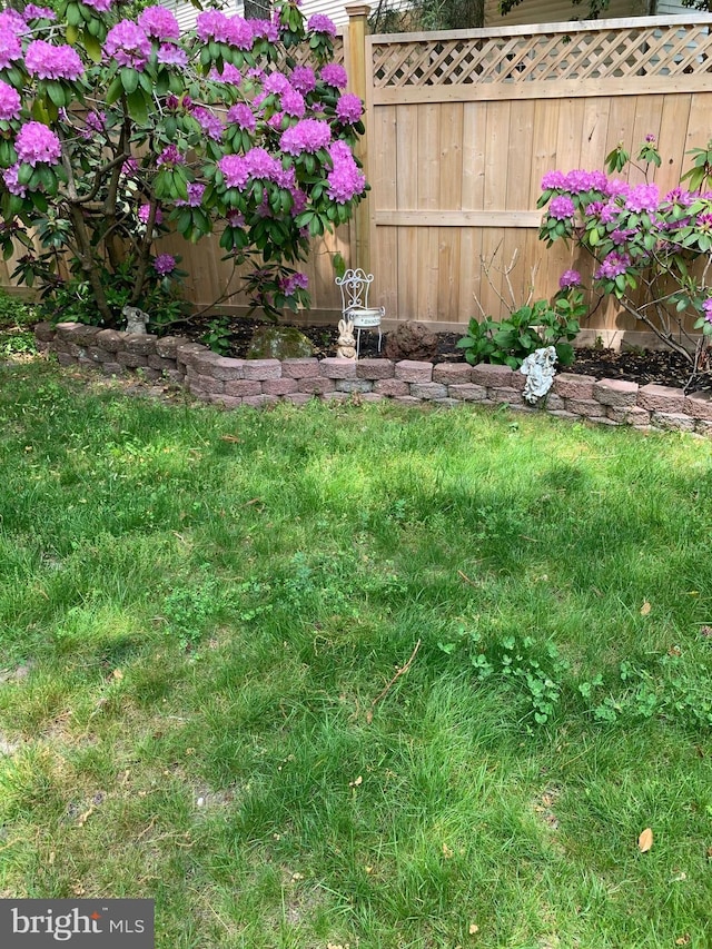 view of yard featuring fence