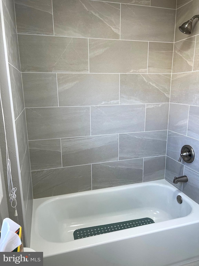 3246 Blundell Rd, Falls Church, VA 22042 - bathroom with shower / tub combination