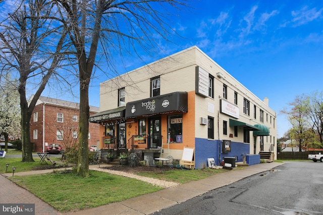 3246 Blundell Rd, Falls Church, VA 22042 - view of property featuring central AC unit