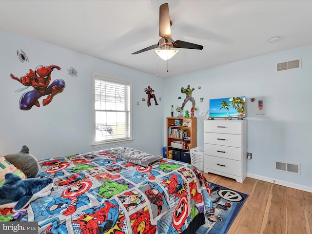 bedroom featuring visible vents, ceiling fan, light wood-style flooring, and baseboards