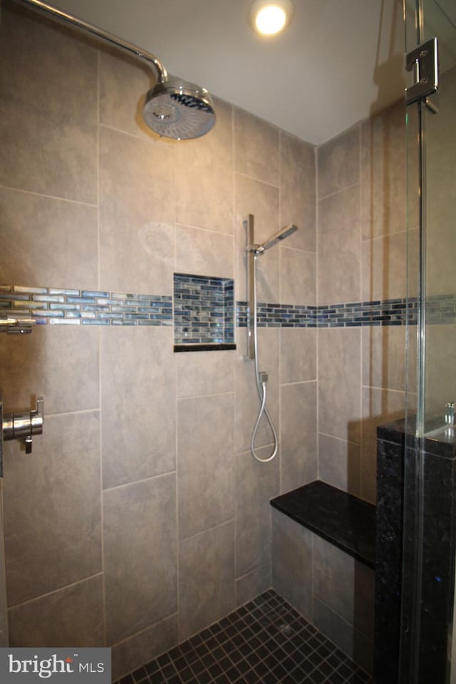 full bathroom with recessed lighting and tiled shower