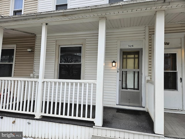 property entrance with covered porch