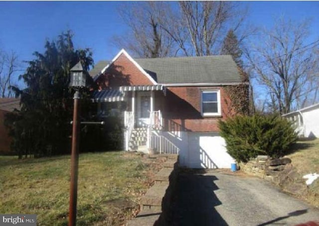 view of front of house featuring driveway and an attached garage