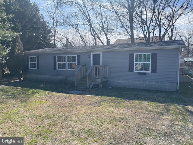 manufactured / mobile home featuring a front lawn and crawl space