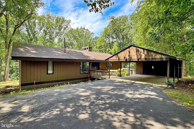 view of front of house featuring driveway and a carport