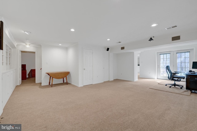 office space with baseboards, visible vents, light colored carpet, crown molding, and recessed lighting