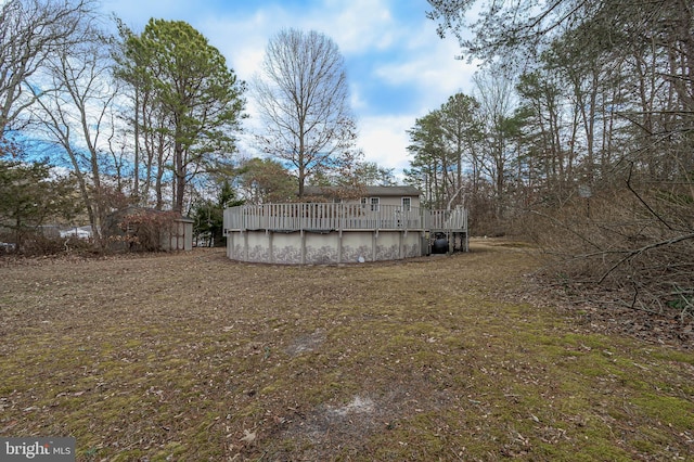 view of yard featuring an outdoor pool