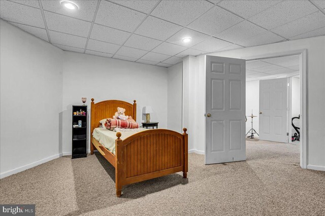 bedroom featuring recessed lighting, a drop ceiling, baseboards, and carpet