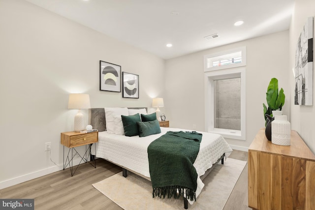 bedroom featuring light wood-style floors, baseboards, visible vents, and recessed lighting