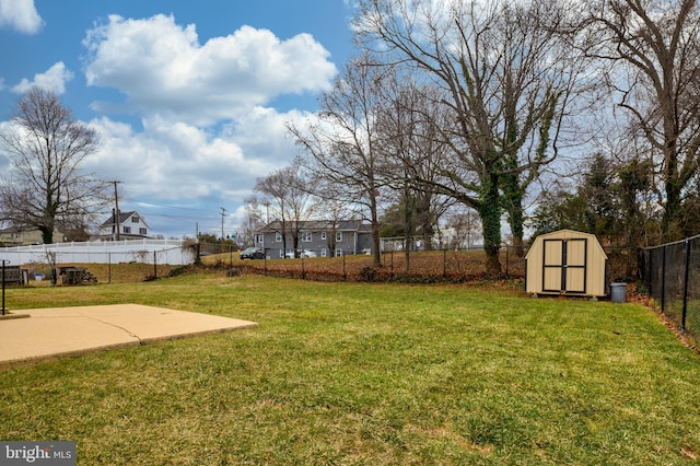 view of yard featuring a fenced backyard, an outdoor structure, and a shed