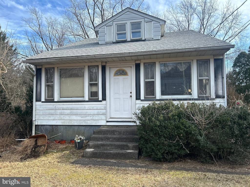 bungalow with entry steps and roof with shingles