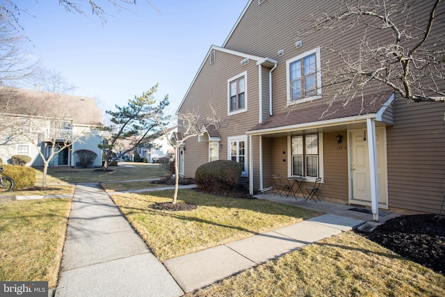 view of front of property with a front yard and covered porch