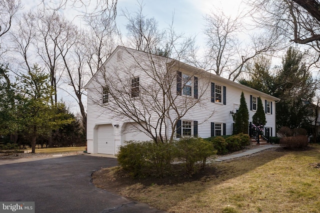 view of front of house featuring an attached garage and aphalt driveway