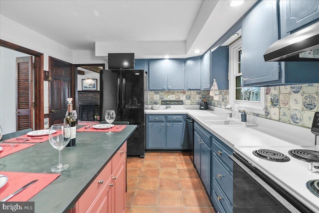 kitchen with blue cabinets, a sink, under cabinet range hood, black appliances, and backsplash