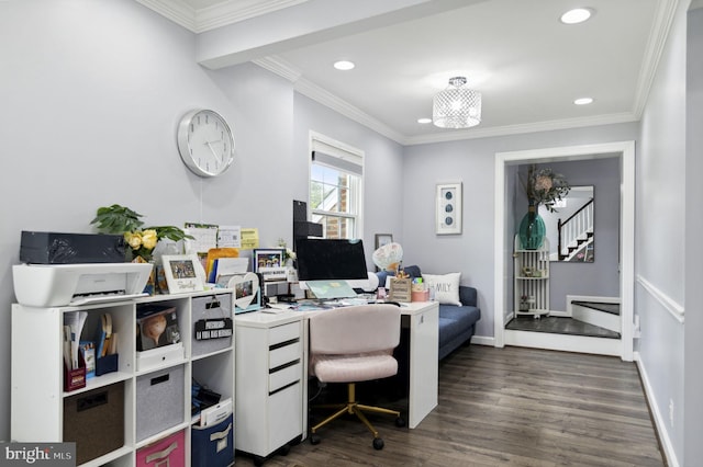 office featuring dark wood-style floors, baseboards, ornamental molding, and recessed lighting