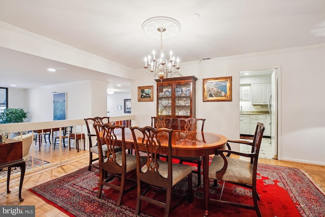 dining area featuring crown molding, recessed lighting, visible vents, a chandelier, and baseboards