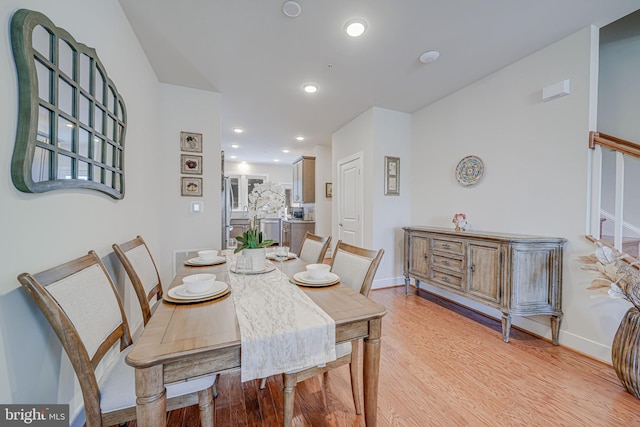 dining space featuring recessed lighting, light wood-type flooring, and baseboards