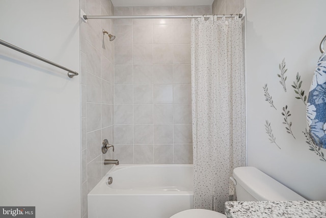 full bathroom featuring shower / tub combo with curtain, vanity, and toilet