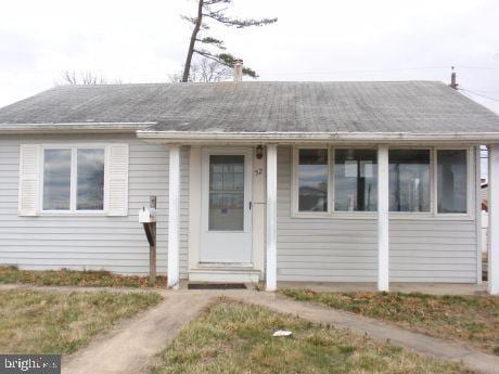 view of front facade featuring roof with shingles