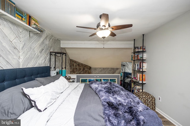 bedroom with ceiling fan and baseboards