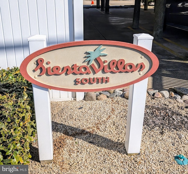 view of community / neighborhood sign