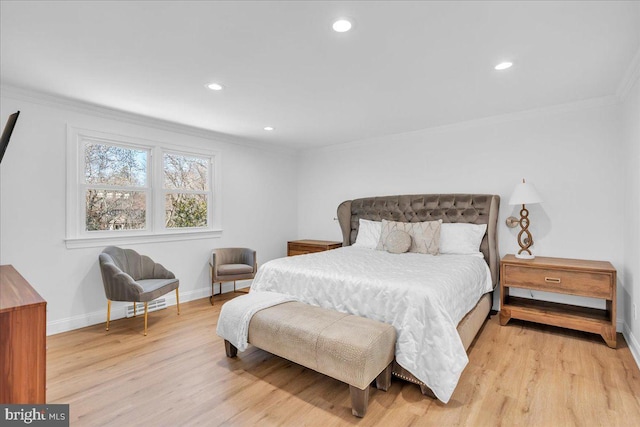 bedroom with light wood finished floors, visible vents, baseboards, ornamental molding, and recessed lighting