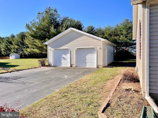 view of detached garage