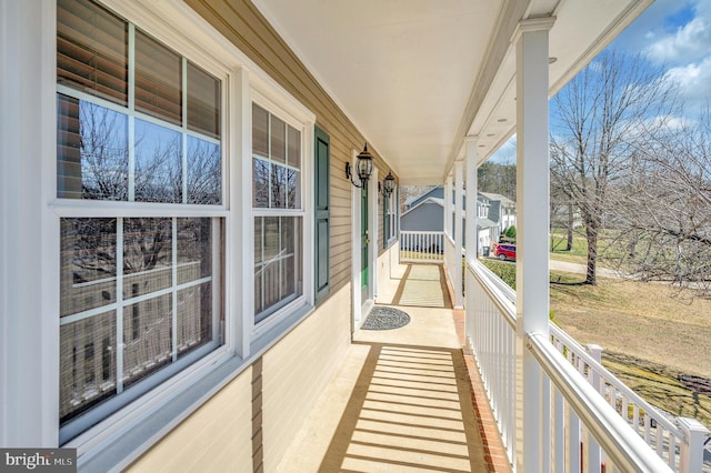 balcony featuring covered porch