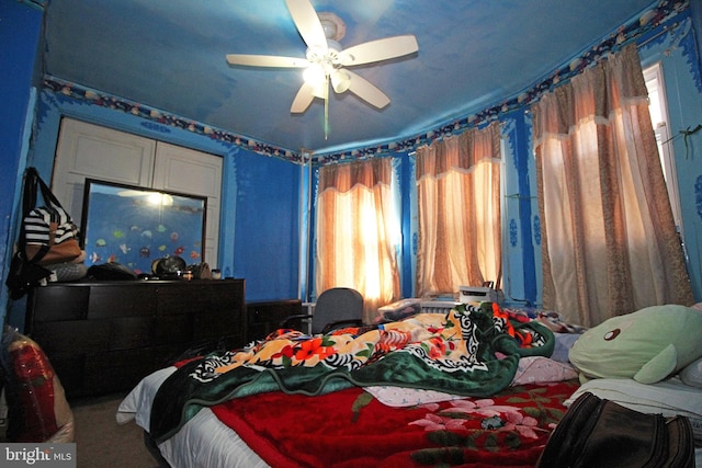 bedroom featuring a ceiling fan