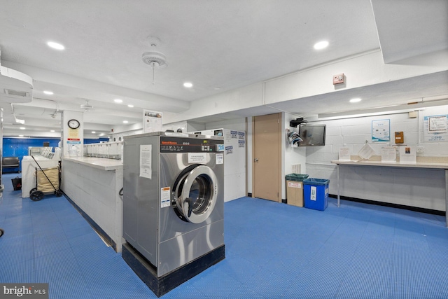 washroom featuring washer / dryer and recessed lighting