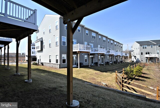 view of yard featuring a residential view