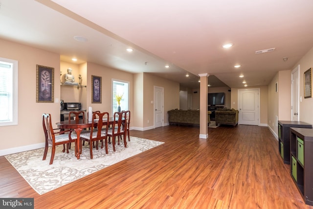 dining area featuring visible vents, recessed lighting, light wood-type flooring, and baseboards