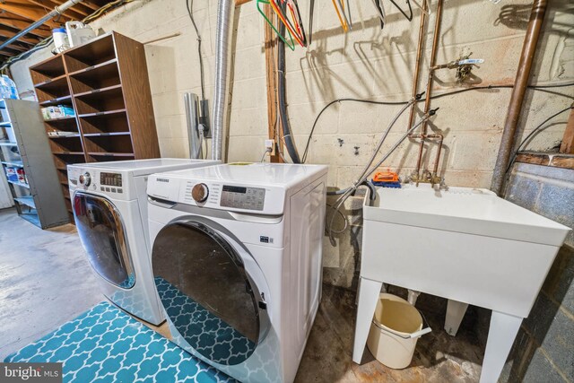 clothes washing area with laundry area and independent washer and dryer