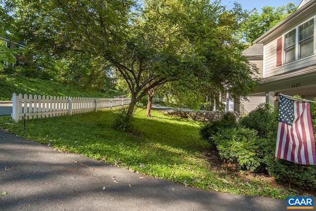 view of yard featuring fence