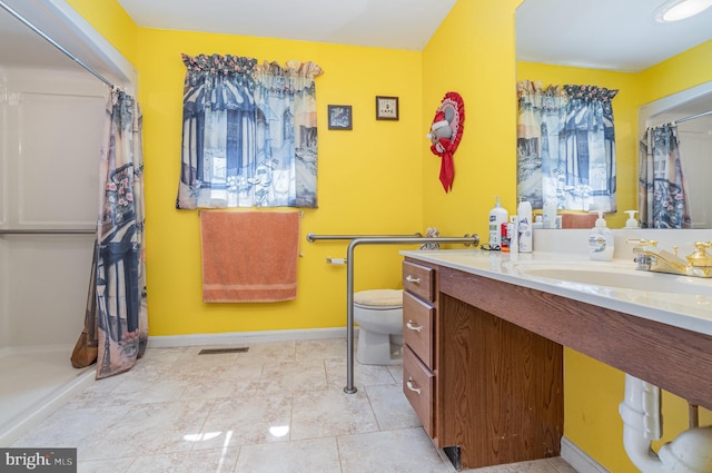 bathroom featuring toilet, a shower with shower curtain, tile patterned flooring, baseboards, and vanity