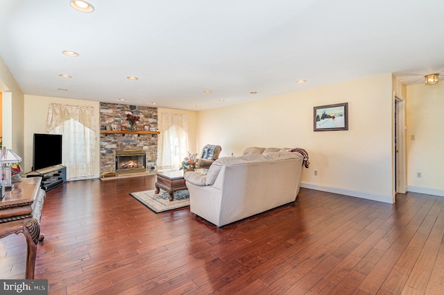 living area featuring recessed lighting, a fireplace, baseboards, and hardwood / wood-style flooring