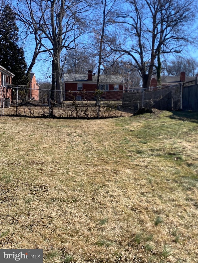 view of yard featuring fence