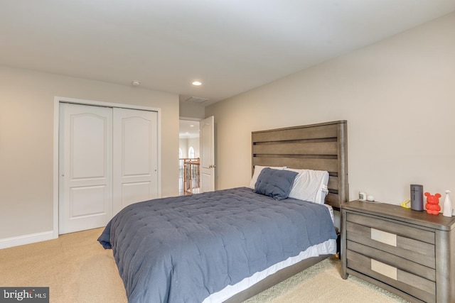 bedroom featuring visible vents, baseboards, light colored carpet, a closet, and recessed lighting