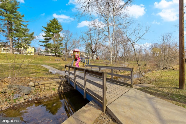 surrounding community featuring playground community