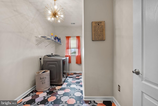 laundry room with washer / clothes dryer, visible vents, an inviting chandelier, laundry area, and baseboards