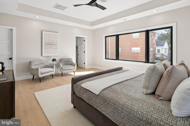 bedroom featuring recessed lighting, visible vents, light wood-style flooring, and baseboards